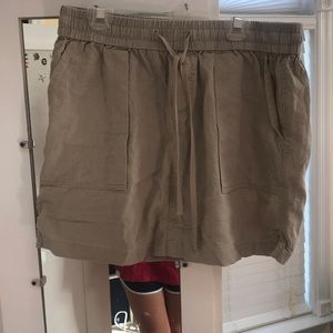 Old navy tan skirt